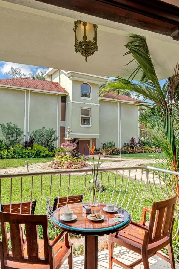 Club Mahindra Acacia Palms Hotel Colva Exterior photo